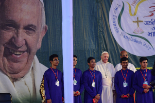 Pope speaks to young people at Notre Dame College in Bangladesh